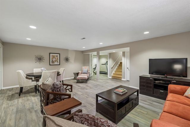 4817 Cedar Drive, West Des Moines, IA 50266