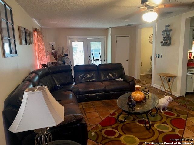 2406 Roseville, Kirby, TX 78219