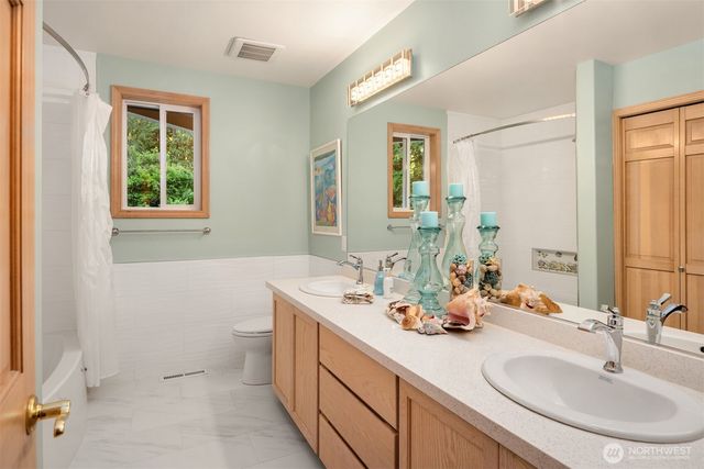 23401 82nd Avenue SE, Woodinville, WA 98072