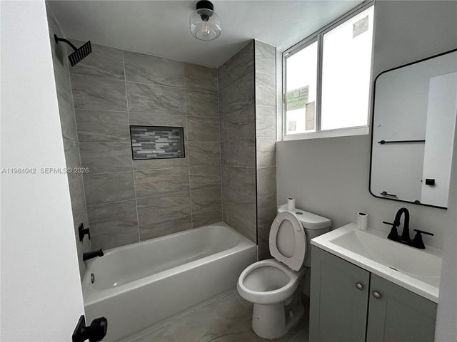 4429 SW 21st St 2, West Park, FL 33023