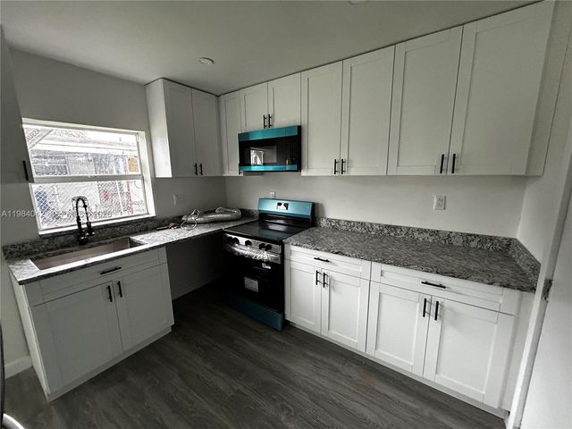 4429 SW 21st St 2, West Park, FL 33023