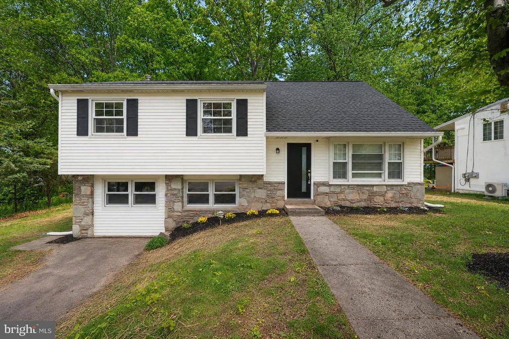 202 WILTSHIRE DR, Chalfont, PA 18914