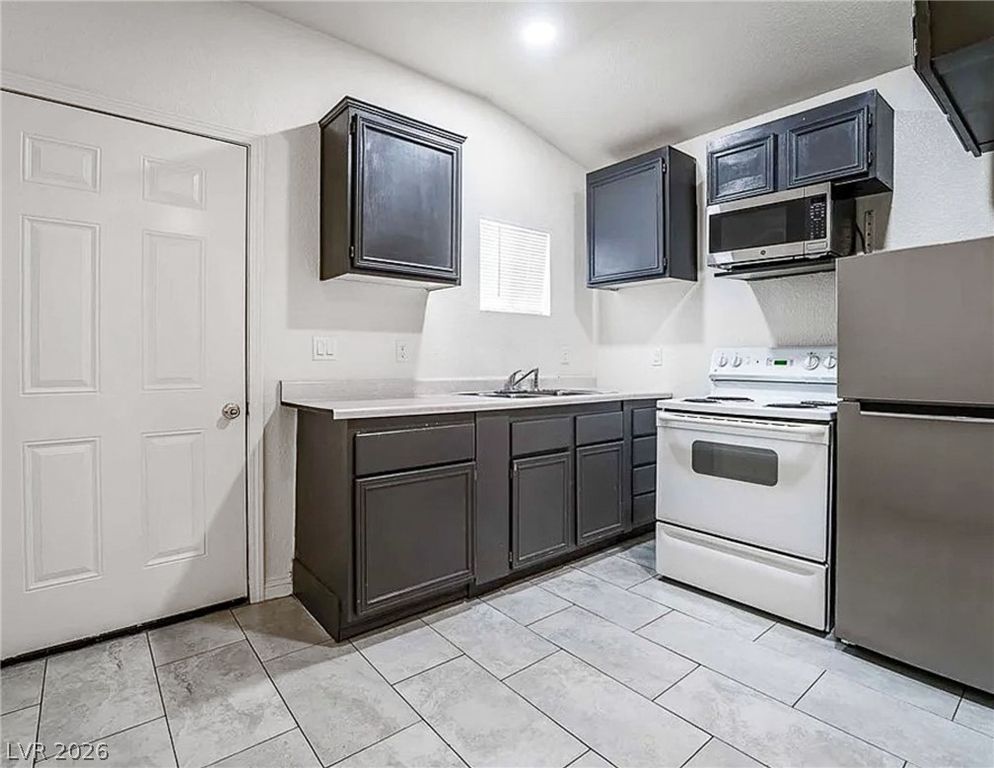 2100 Stewart Avenue, Las Vegas, NV 89101 — photo 4
