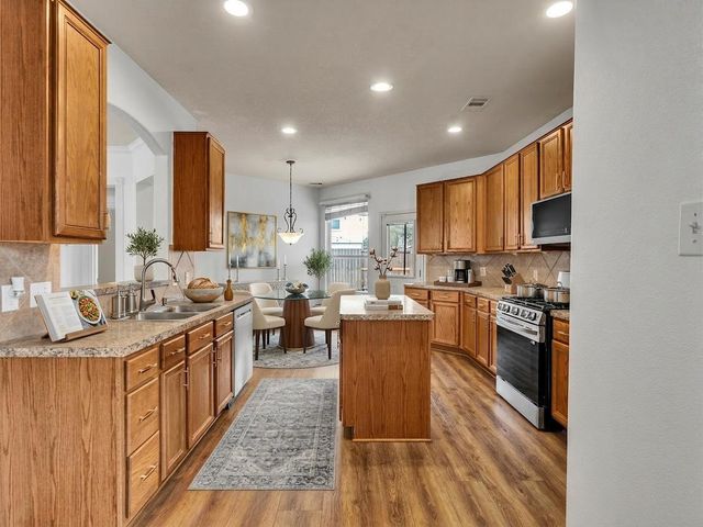 9915 Valance Way, Conroe, TX 77385
