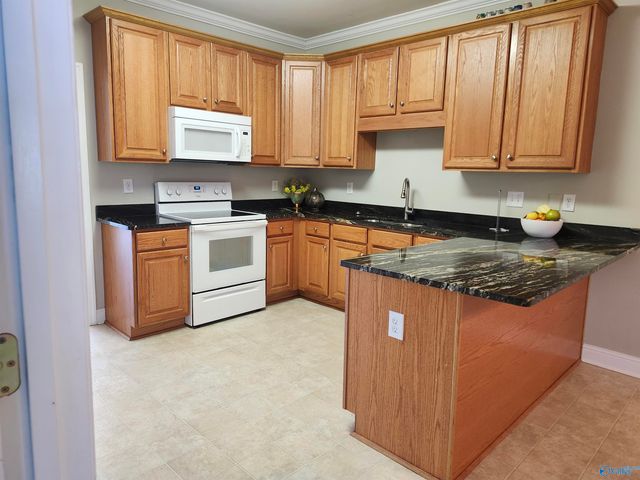 1208 Autumn Lane, Hartselle, AL 35640