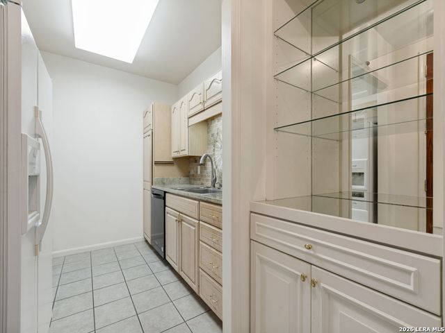 1 Towers Park Ln Apt 1607, San Antonio, TX 78209