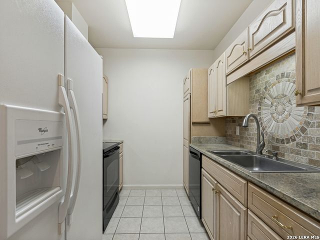 1 Towers Park Ln Apt 1607, San Antonio, TX 78209