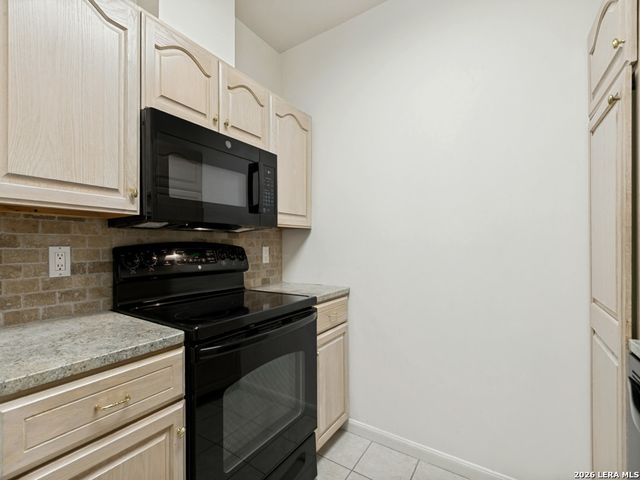 1 Towers Park Ln Apt 1607, San Antonio, TX 78209