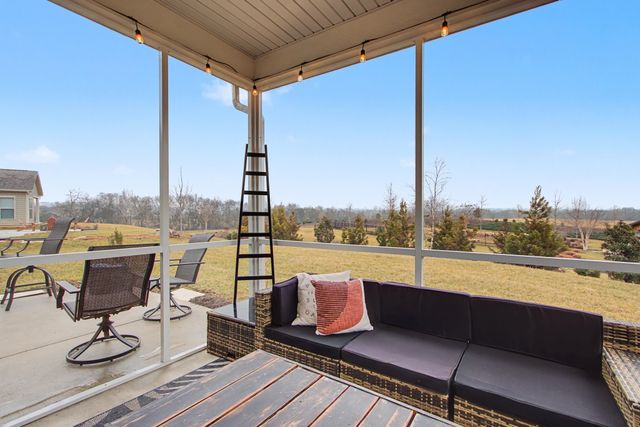 1022 Sumner Grv, Spring Hill, TN 37174