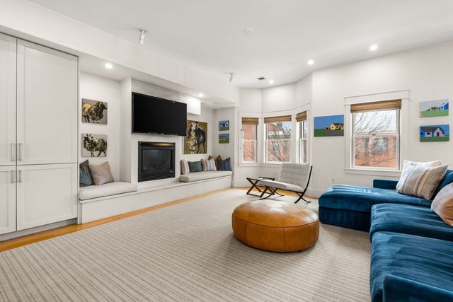 138 W 3rd St, Boston, MA 02127