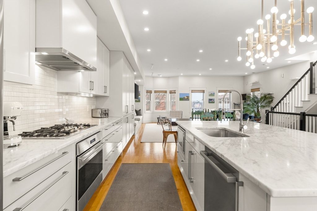 138 W 3rd St, Boston, MA 02127