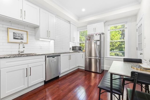 530-532 E Sixth Street 3, Boston, MA 02127
