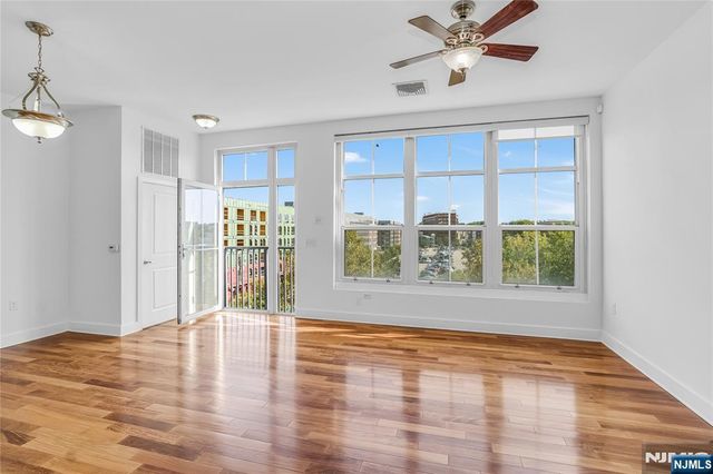 55 Mallory Avenue 69, Jersey City, NJ 07305