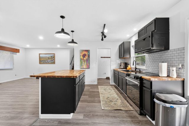 1042 Van Kirk Drive, Marysville, OH 43040