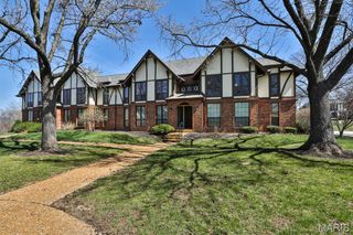 917 Claytonbrook Drive 4, Ballwin, MO 63011