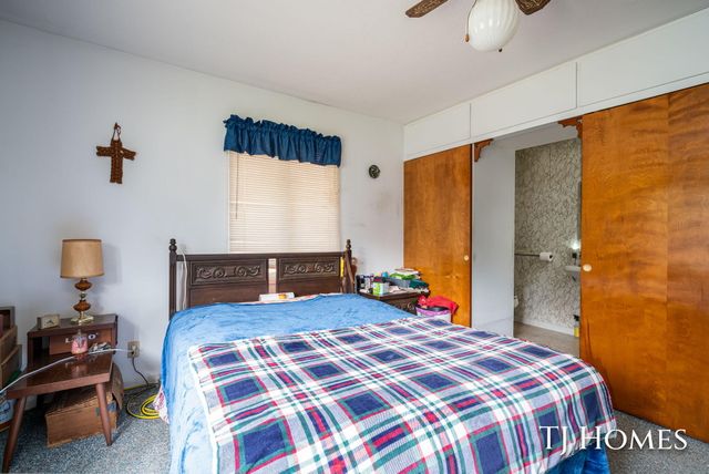 5818 E Sternberg Road, Fruitport, MI 49415