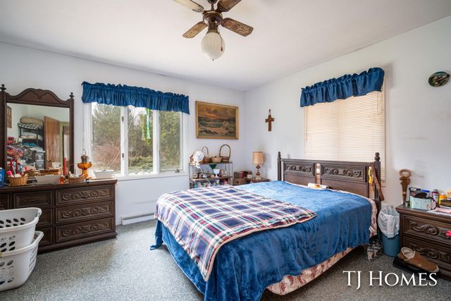 5818 E Sternberg Road, Fruitport, MI 49415