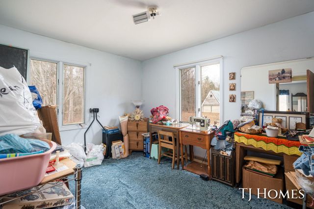 5818 E Sternberg Road, Fruitport, MI 49415