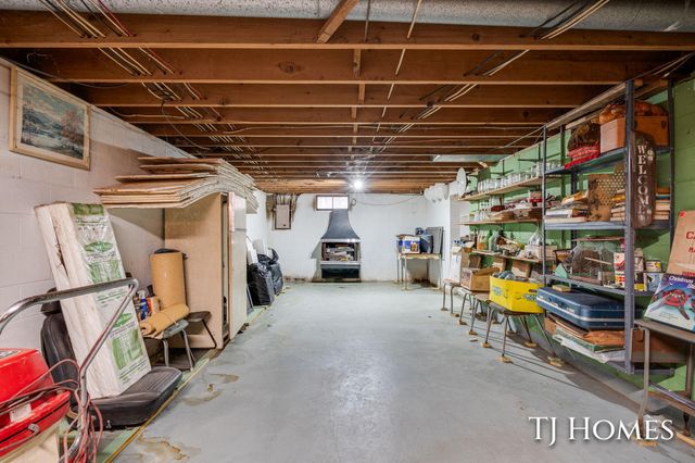 5818 E Sternberg Road, Fruitport, MI 49415