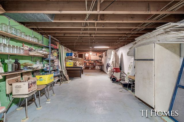 5818 E Sternberg Road, Fruitport, MI 49415