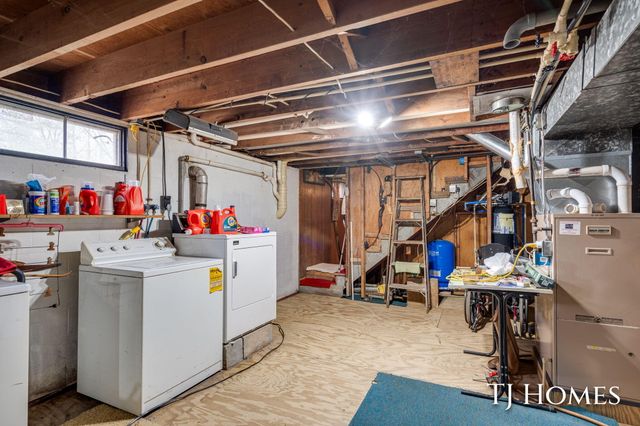 5818 E Sternberg Road, Fruitport, MI 49415