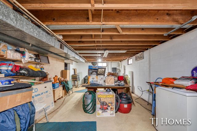 5818 E Sternberg Road, Fruitport, MI 49415