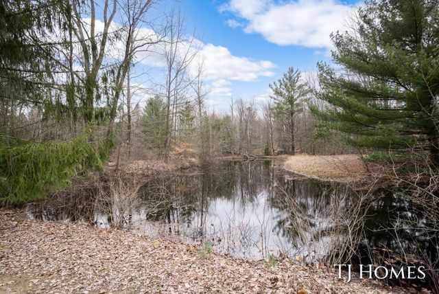 5818 E Sternberg Road, Fruitport, MI 49415