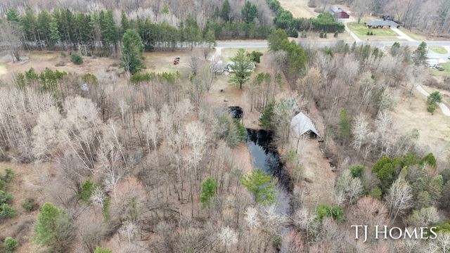 5818 E Sternberg Road, Fruitport, MI 49415