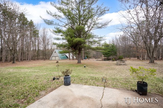 5818 E Sternberg Road, Fruitport, MI 49415