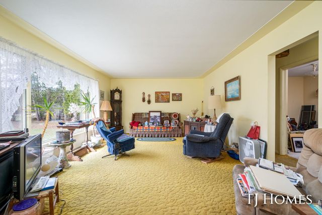 5818 E Sternberg Road, Fruitport, MI 49415