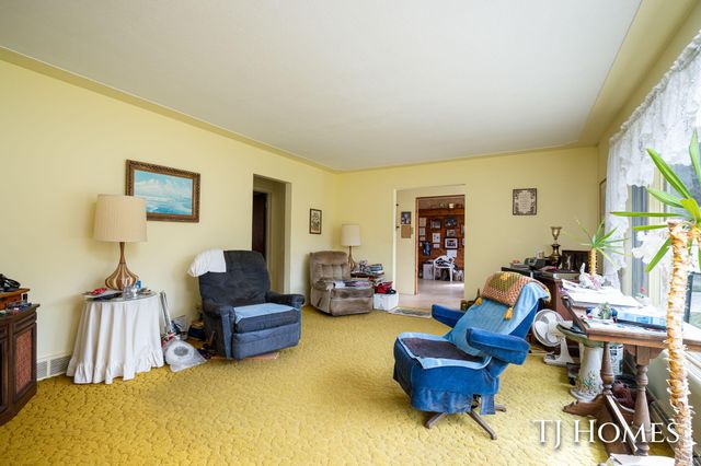 5818 E Sternberg Road, Fruitport, MI 49415