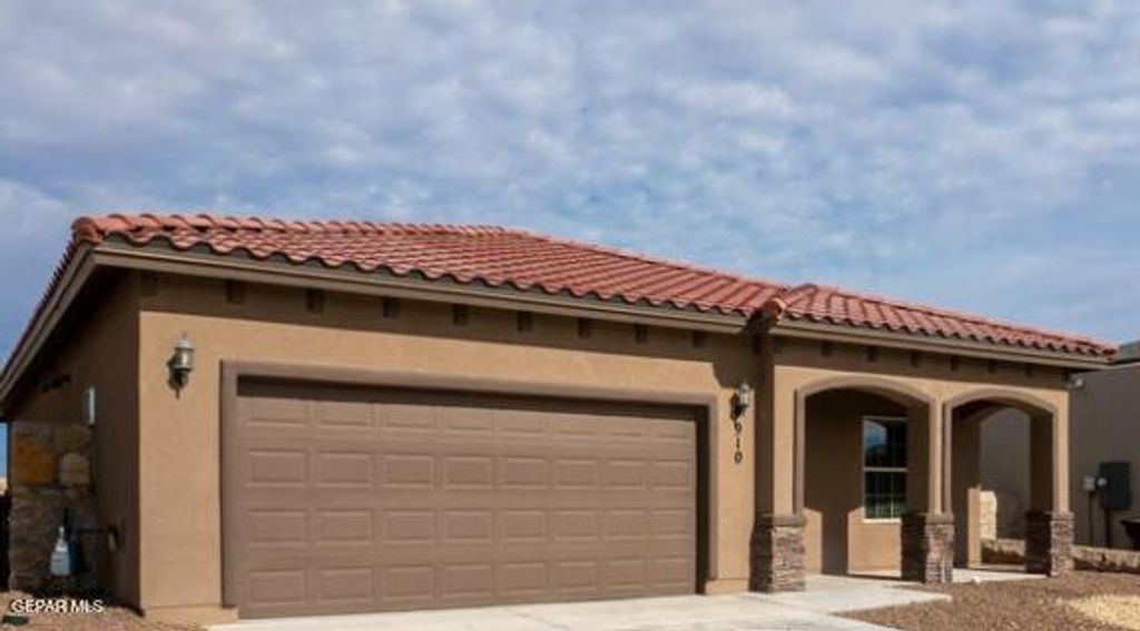 921 GULF STREAMS Avenue, El Paso, TX 79932