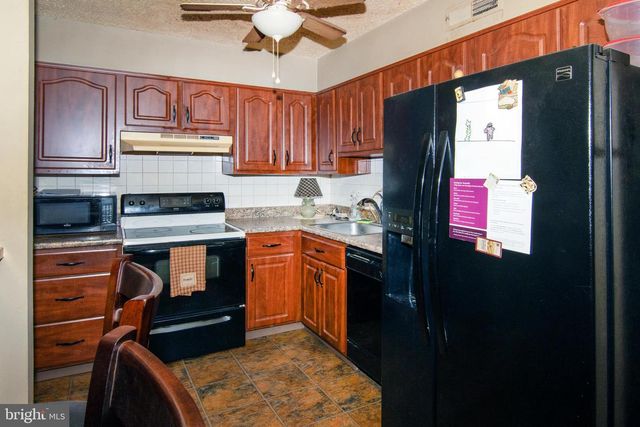 15 DOVER DR, Lindenwold, NJ 08021