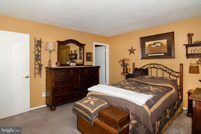 15 DOVER DR, Lindenwold, NJ 08021