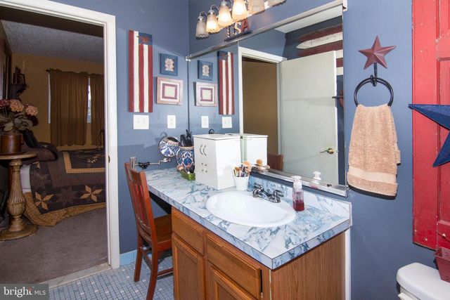 15 DOVER DR, Lindenwold, NJ 08021