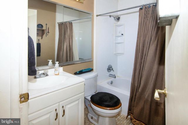 15 DOVER DR, Lindenwold, NJ 08021