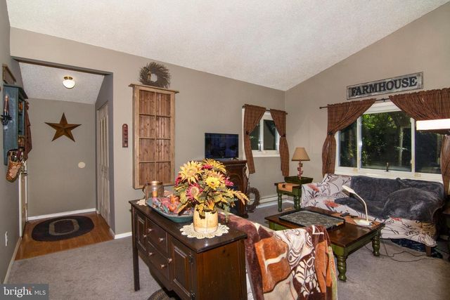 15 DOVER DR, Lindenwold, NJ 08021