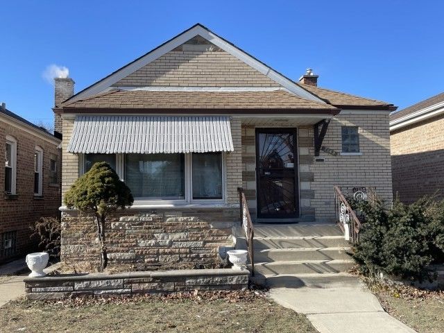 7148 S Sawyer Avenue, Chicago, IL 60629