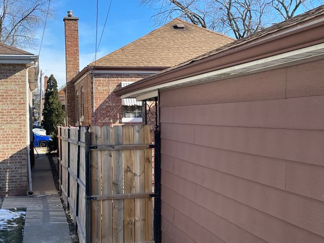 7148 S Sawyer Avenue, Chicago, IL 60629