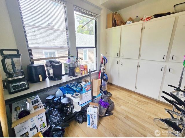 5201 19th Avenue NE, Seattle, WA 98105