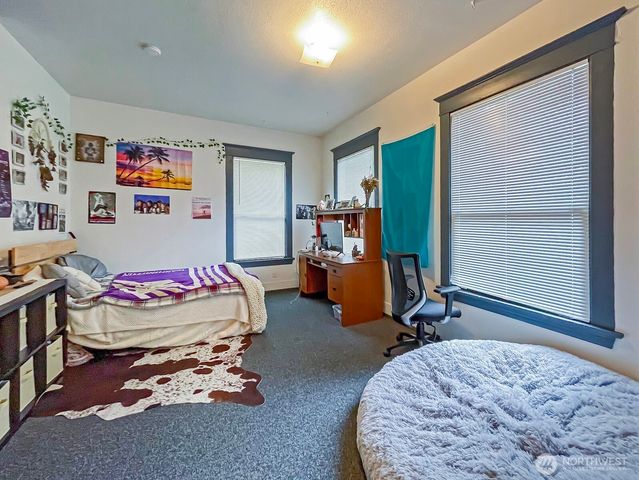 5201 19th Avenue NE, Seattle, WA 98105
