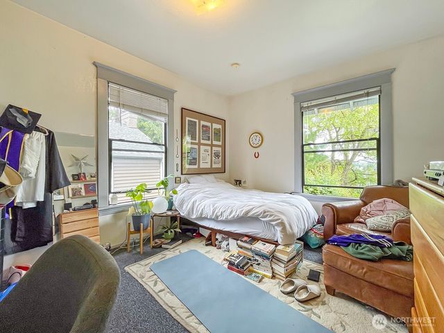 5201 19th Avenue NE, Seattle, WA 98105