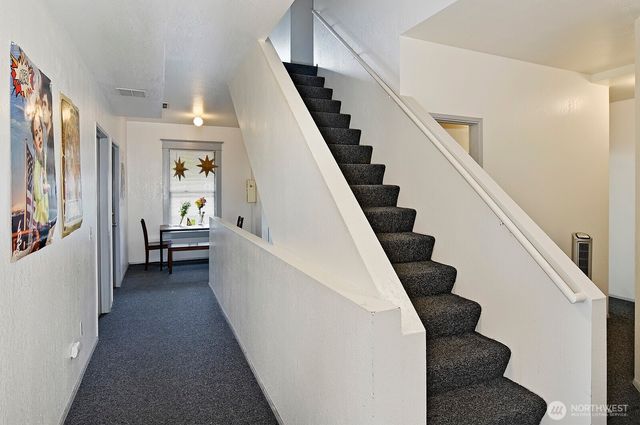 5201 19th Avenue NE, Seattle, WA 98105