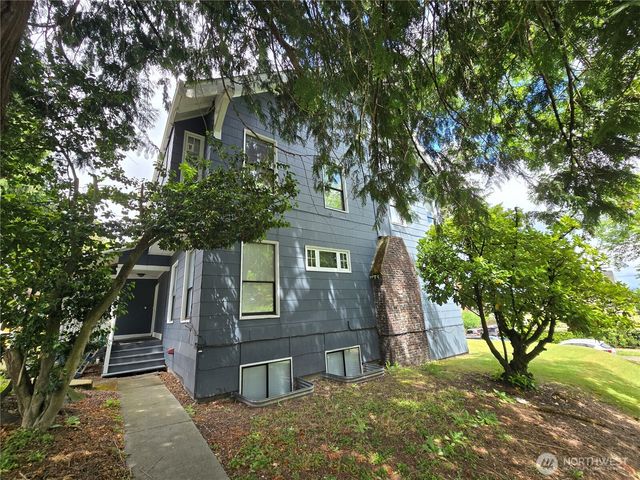 5201 19th Avenue NE, Seattle, WA 98105