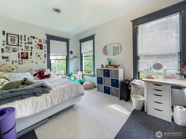 5201 19th Avenue NE, Seattle, WA 98105