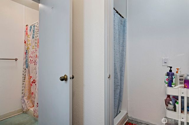 5201 19th Avenue NE, Seattle, WA 98105