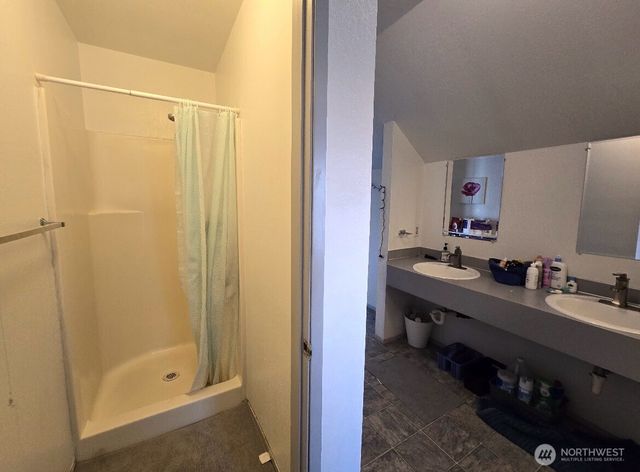 5201 19th Avenue NE, Seattle, WA 98105