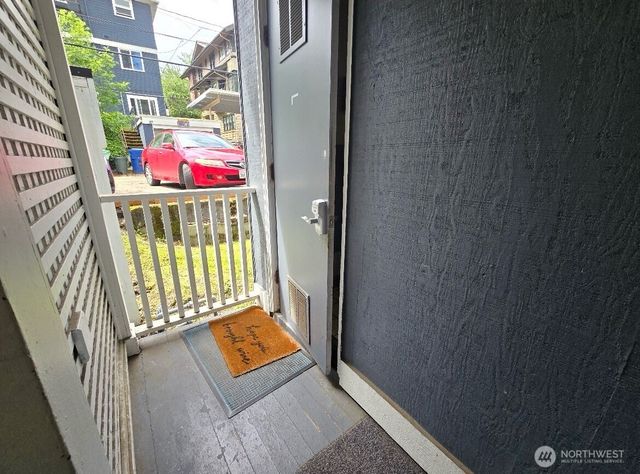 5201 19th Avenue NE, Seattle, WA 98105