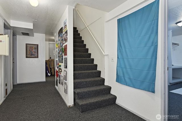 5201 19th Avenue NE, Seattle, WA 98105