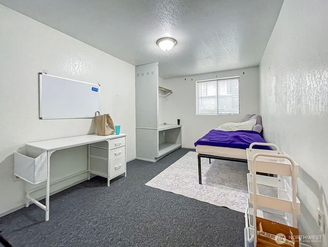 5201 19th Avenue NE, Seattle, WA 98105